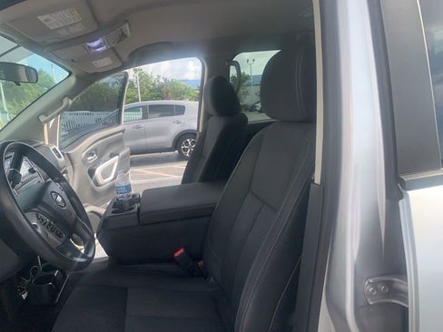 Used 2018 Nissan Titan SV RWD image 4