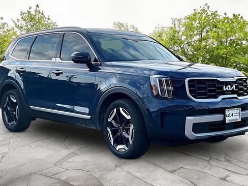 New 2025 Kia Telluride S FWD image 2