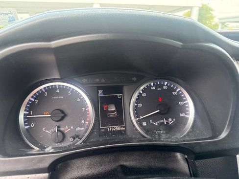 Used 2017 Toyota Highlander Plus FWD image 14