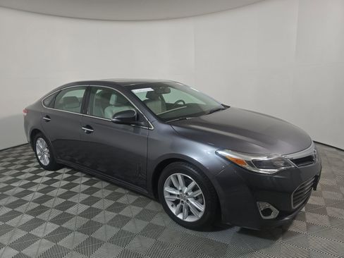Used 2014 Toyota Avalon XLE Premium image 3