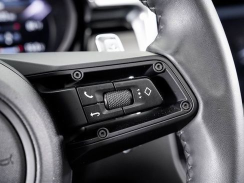 Used 2025 Porsche Macan image 13