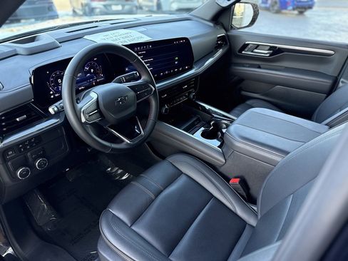 Used 2025 Chevrolet Suburban RST image 9