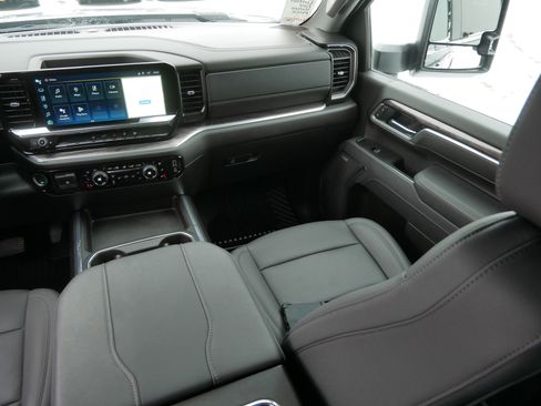 Certified 2025 Chevrolet Silverado 3500 LTZ w/ LTZ Convenience Package image 11