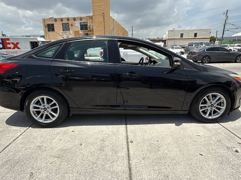 Used 2017 Ford Focus SE FWD image 15