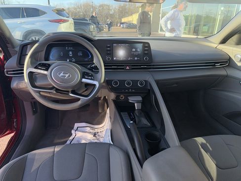 Used 2024 Hyundai Elantra SE image 15