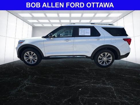 Used 2023 Ford Explorer Limited w/ Equipment Group 301A AWD/4WD image 2