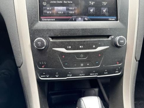 Used 2014 Ford Fusion SE w/ Equipment Group 202A image 11