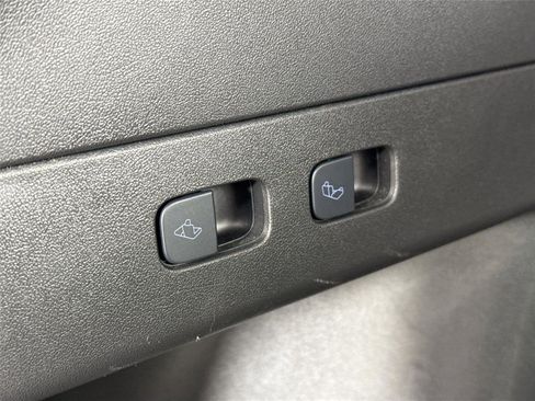 Used 2021 Tesla Model Y Long Range image 34