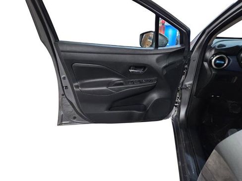 Used 2025 Nissan Versa SV image 17