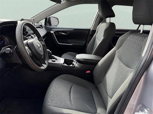 Used 2021 Toyota RAV4 XLE image 12