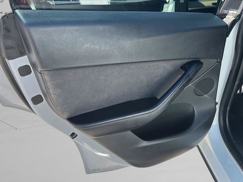 Used 2021 Tesla Model Y Long Range AWD/4WD image 22