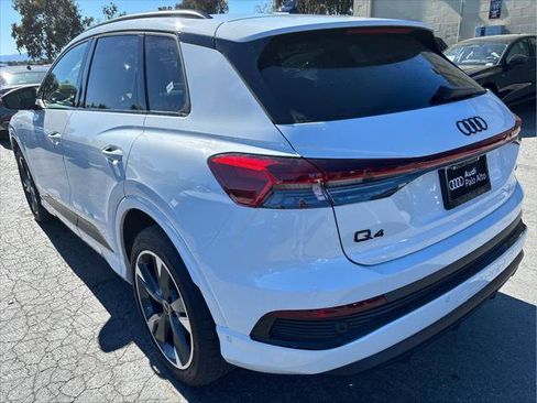 Used 2024 Audi Q4 e-tron Premium Plus image 4