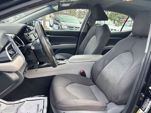 Used 2019 Toyota Camry LE image 13