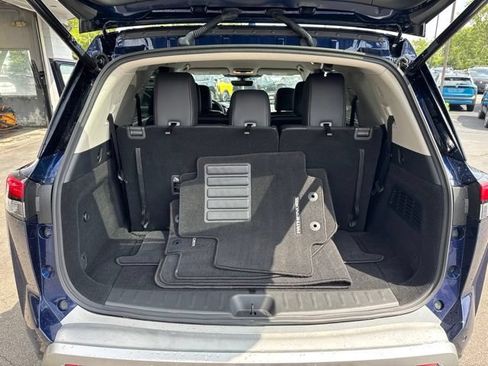 Used 2025 Nissan Pathfinder SL AWD/4WD image 24