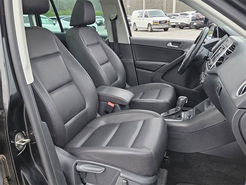 Used 2017 Volkswagen Tiguan Wolfsburg Edition image 14