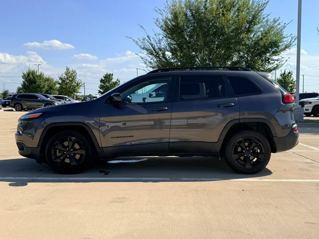 Used 2018 Jeep Cherokee Limited w/ Luxury Group FWD image 10