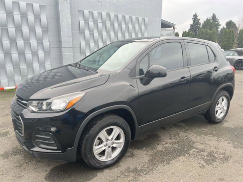 Used 2019 Chevrolet Trax LS w/ LPO, Cargo Package image 1