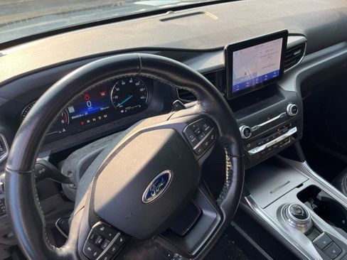 Used 2020 Ford Explorer XLT w/ Equipment Group 202A AWD/4WD image 7
