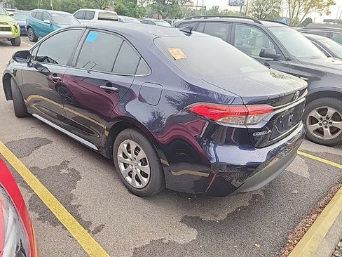 Used 2023 Toyota Corolla LE FWD image 4