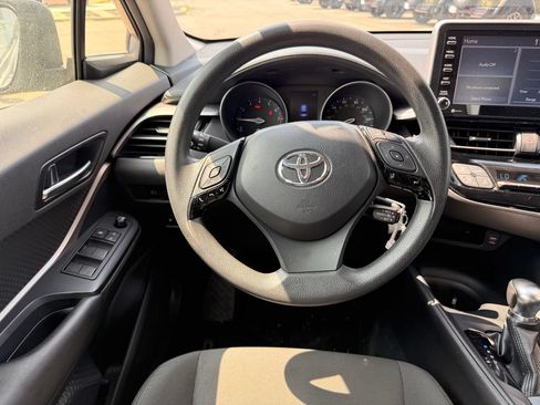 Used 2020 Toyota C-HR LE FWD image 12
