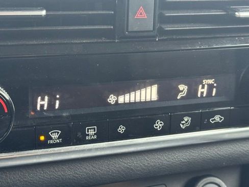 Used 2022 Nissan Rogue SV image 40