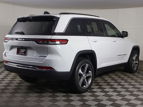 Used 2023 Jeep Grand Cherokee Limited w/ Luxury Tech Group II AWD/4WD image 12