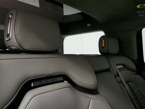 Used 2024 Rivian R1S Adventure AWD/4WD image 41