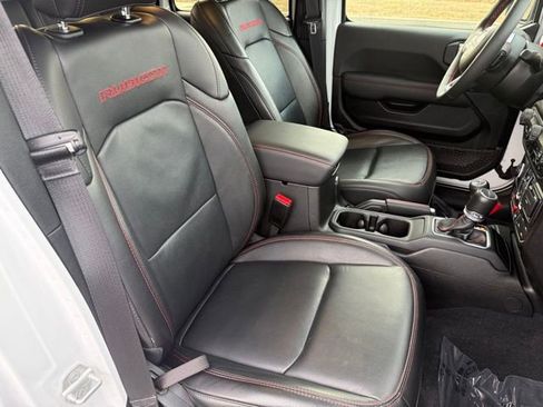 Used 2023 Jeep Gladiator Rubicon w/ Cold Weather Group image 18
