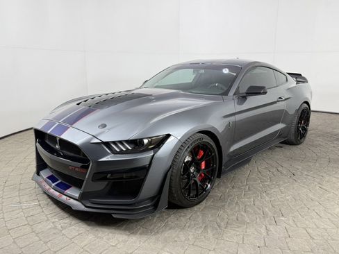Used 2022 Ford Mustang Shelby GT500 w/ Technology Package RWD image 3