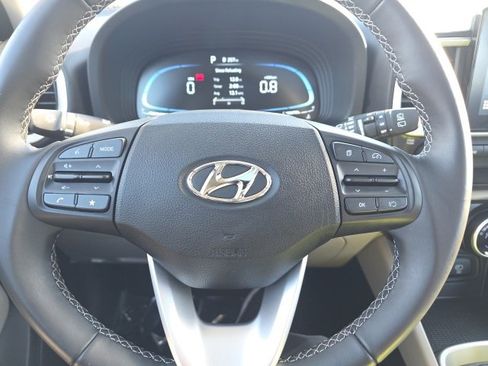 Used 2025 Hyundai Venue SEL image 13