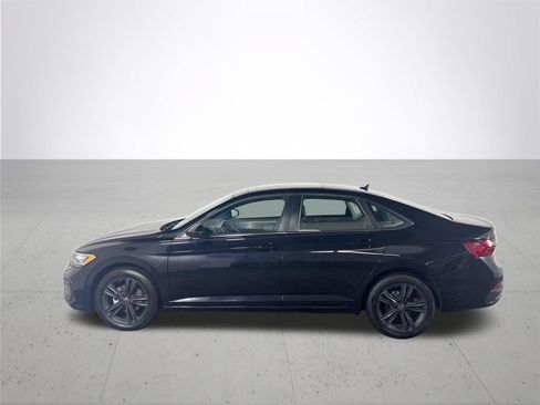 Certified 2022 Volkswagen Jetta SE FWD image 11