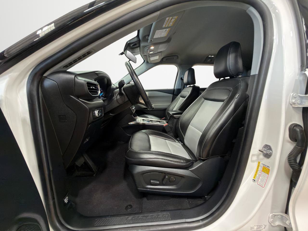 Used 2022 Ford Explorer XLT w/ Equipment Group 202A RWD image 10