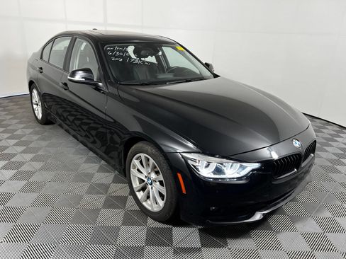 Used 2018 BMW 320i Sedan RWD image 3