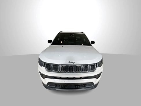 Used 2023 Jeep Compass Latitude AWD/4WD image 3