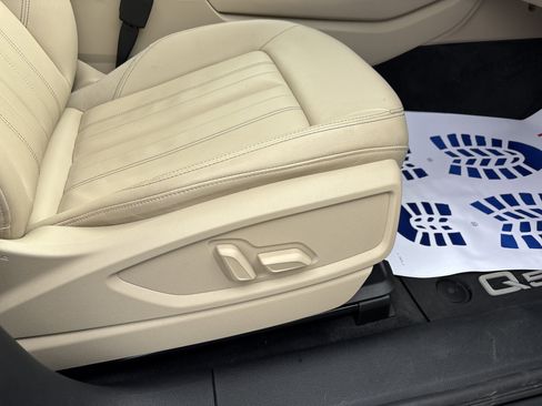 Used 2021 Audi Q5 Premium Plus w/ Premium Plus Package image 33