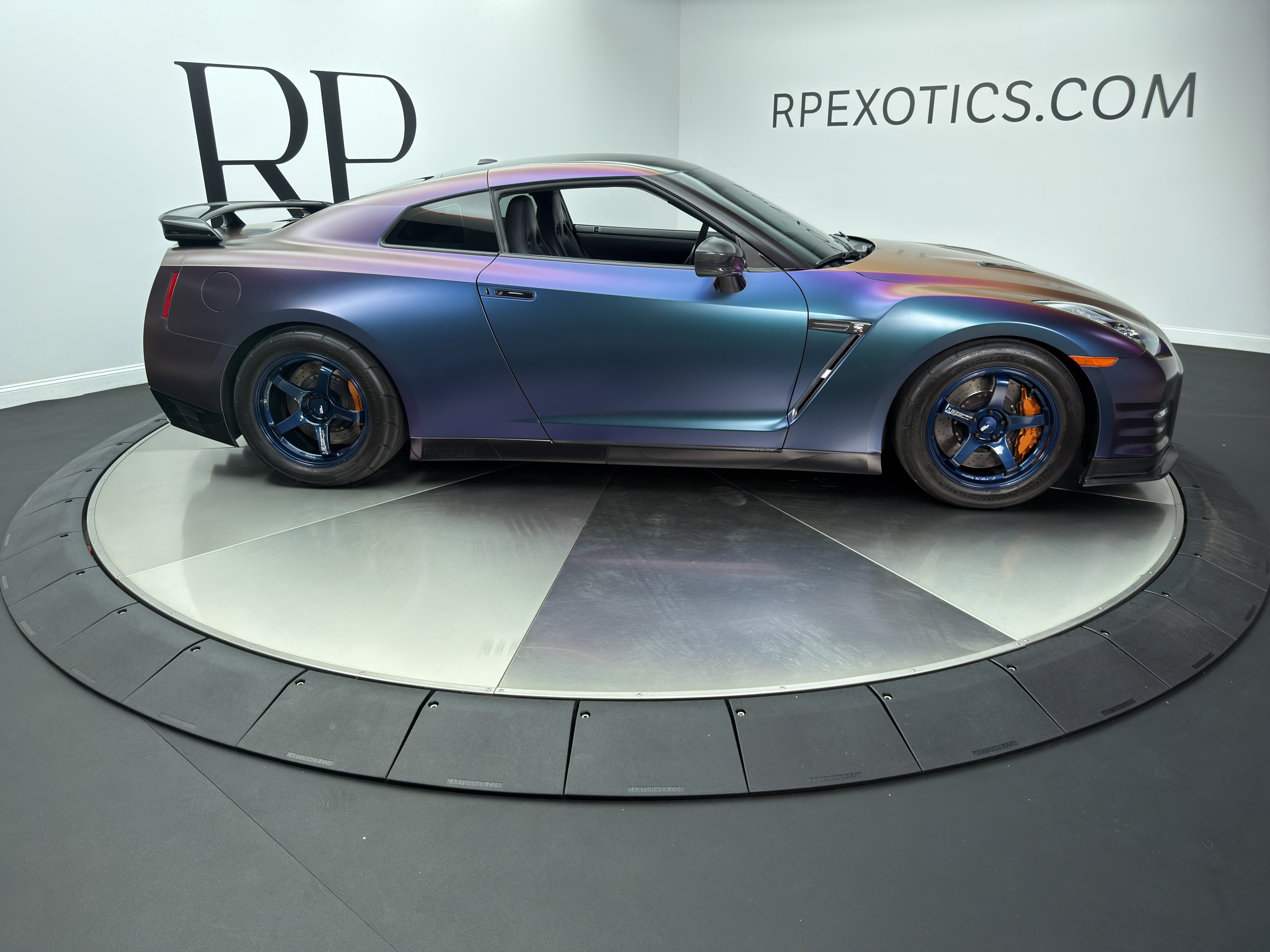 Used 2013 Nissan GT-R Premium AWD/4WD image 7
