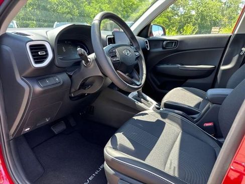 New 2025 Hyundai Venue Limited image 8