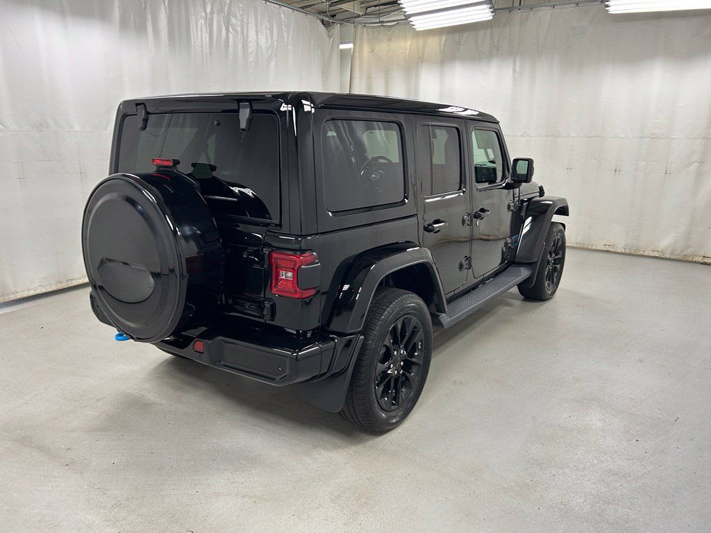 Used 2021 Jeep Wrangler Unlimited Sahara AWD/4WD image 4