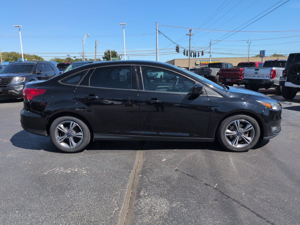 Used 2018 Ford Focus SE w/ SE Appearance Package FWD image 6