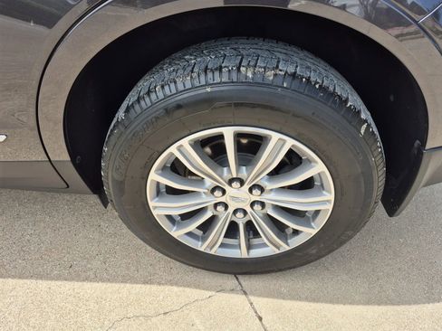 Used 2017 Cadillac XT5 Luxury w/ Driver Awareness Package FWD image 9
