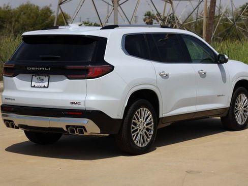 New 2026 GMC Acadia Denali w/ Super Cruise Package image 8