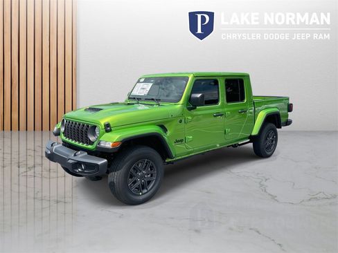 New 2025 Jeep Gladiator Sport image 4