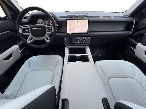 Certified 2025 Land Rover Defender 110 X-Dynamic SE AWD/4WD image 12