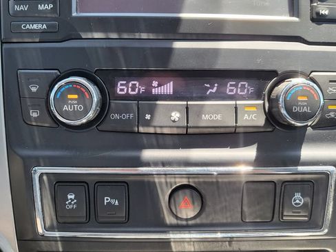 Used 2016 Nissan Titan SV AWD/4WD image 37