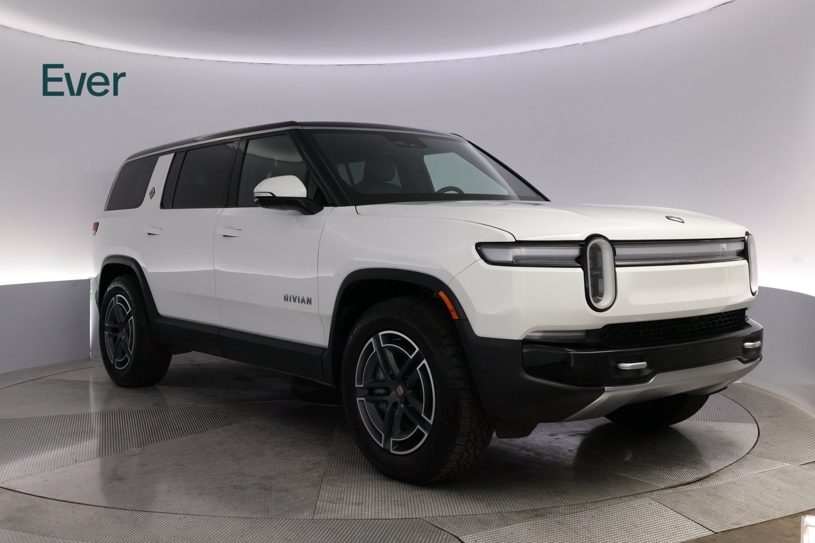 Used 2025 Rivian R1S Adventure Dual AWD/4WD image 13