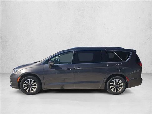 Used 2021 Chrysler Pacifica Touring-L image 9