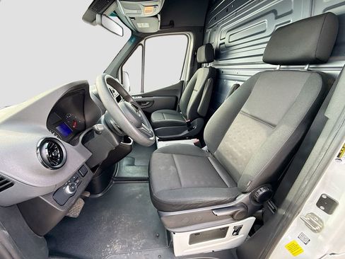 Used 2023 Mercedes-Benz Sprinter 144 Cargo image 19