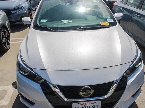 Used 2021 Nissan Versa SV FWD image 3
