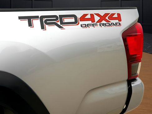 Used 2018 Toyota Tacoma TRD Off-Road image 35