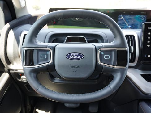 Used 2025 Ford Expedition Active AWD/4WD image 18
